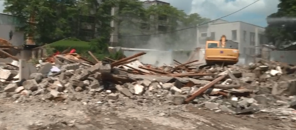 澄海區(qū)強力整治違規(guī)建筑 拆除7.336畝違規(guī)建筑物，涉及29戶